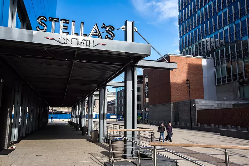 Image: Stella's patio at the base of the Triangle Building opens onto a plaza between 15th and 16th streets near Union Station.
