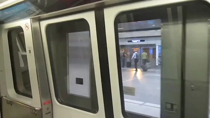 Image: Who's delaying the departure of this train?