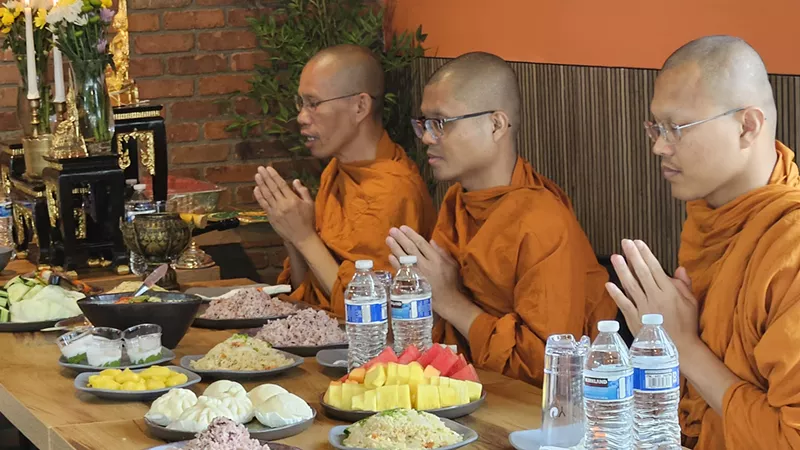 Image: Aloy Thai monks