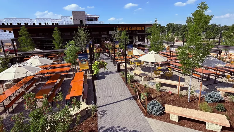 Image: Large beer garden with plants.