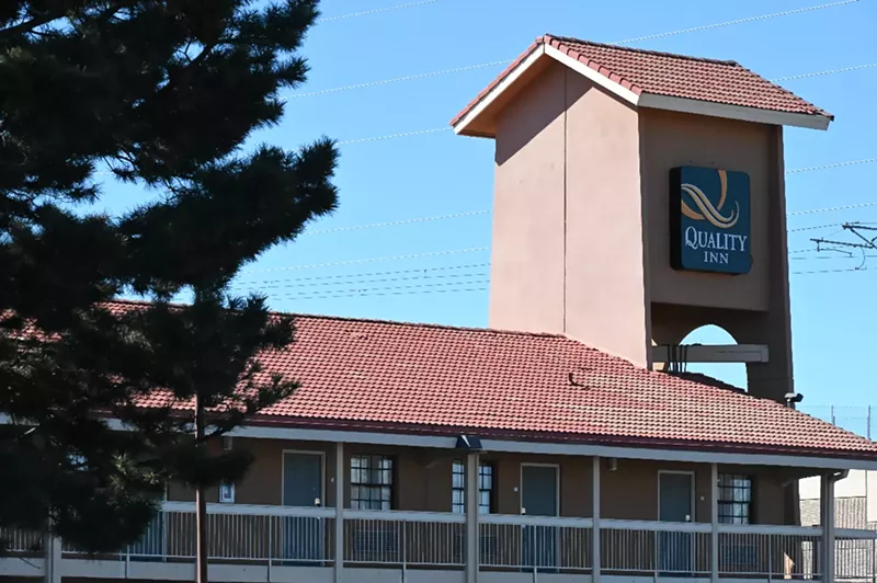 Image: The Quality Inn in Aurora will stop hosting migrants next week.