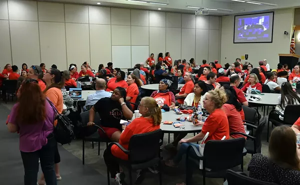 Image: Aurora Public Schools Support Staff Demand the Right to Unionize
