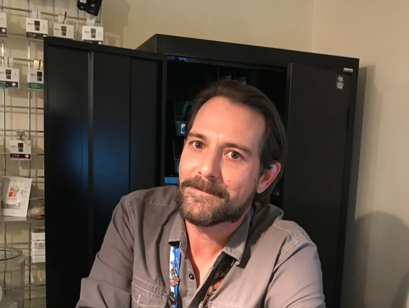 Image: Clinic budtender Scott Yoss.