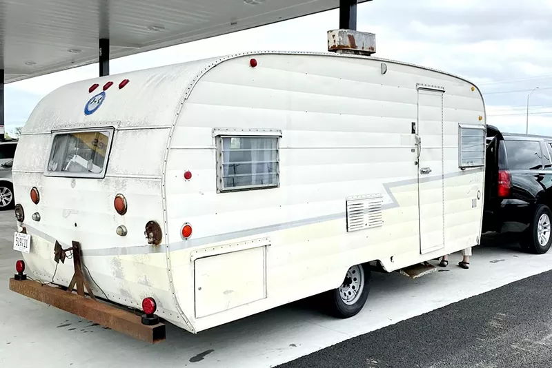 Image: Elise Wiggins is converting this 1962 Shasta camper into a fried chicken trailer to be called the Lil Yellow Chick.