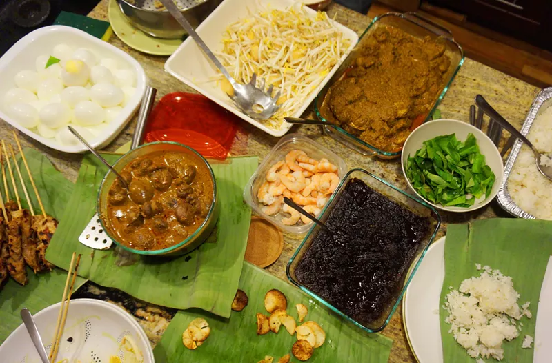 Image: ?Communal Platter gets diners, hosts and cooks together for international dinners, like this Malaysian spread from May 19.