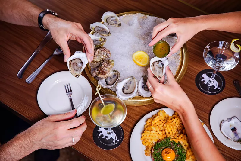 Image: platter of oysters