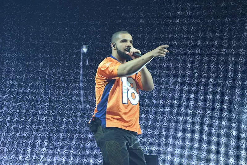 Image: Drake in a Denver Broncos jersey