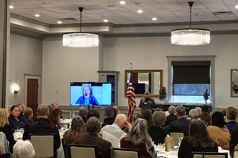 Image: Man address luncheon crowd