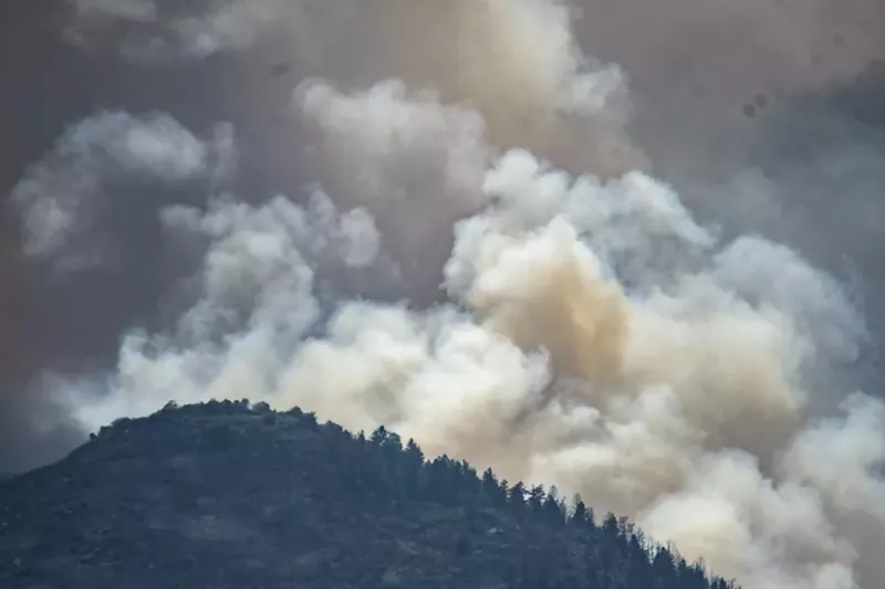 Image: Quarry Fire burns in Deer Creek Canyon