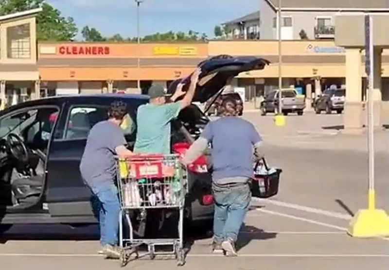 Image: Shoplifters on video last month at a Centennial King Soopers making off with $400 to $500 worth of laundry detergent.