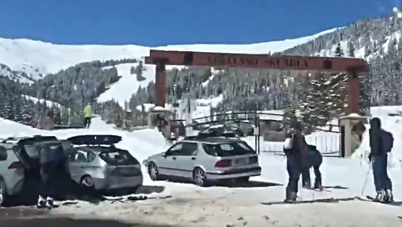 Image: A screen capture from a Twitter video by @officialsnowdog showing crowds of skiers gathering at Loveland Pass last weekend.