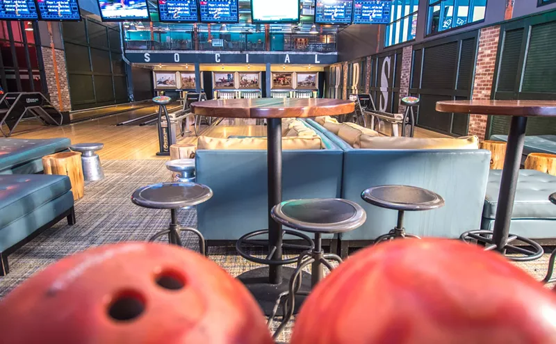 Image: Cracker Barrel Invests Big in Denver-Based Eater-tainment Chain