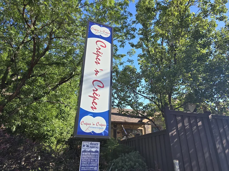 Image: sign that says "crepes n crepes"
