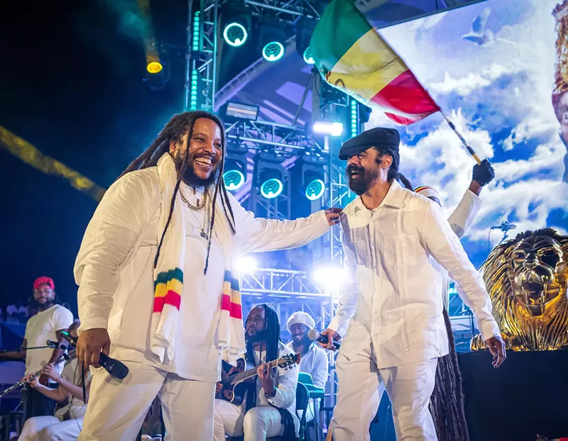 Image: Two men on stage in white outfits