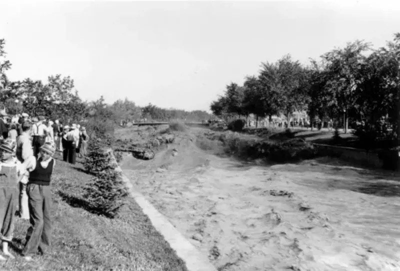 Image: old picture of flood