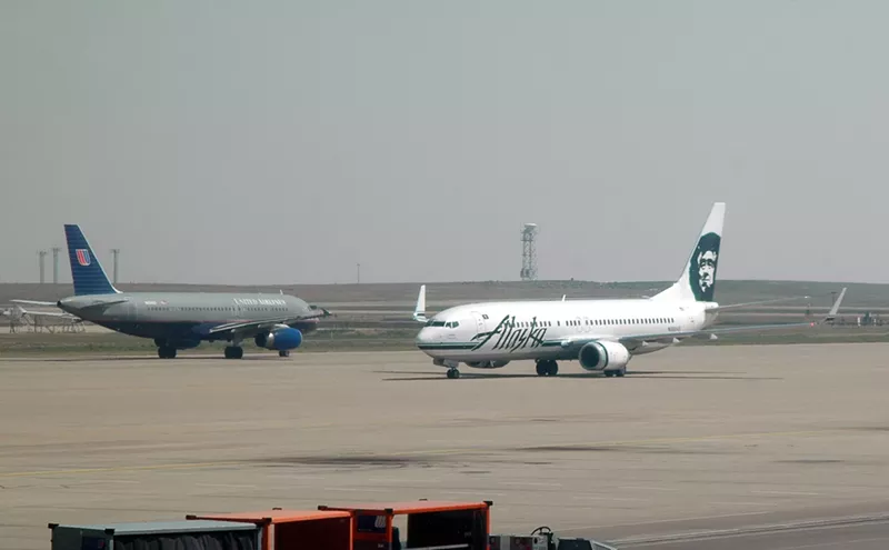 Image: Denver Airport Flight Delays Lead U.S. Amid Wind, Thunderstorm Watch