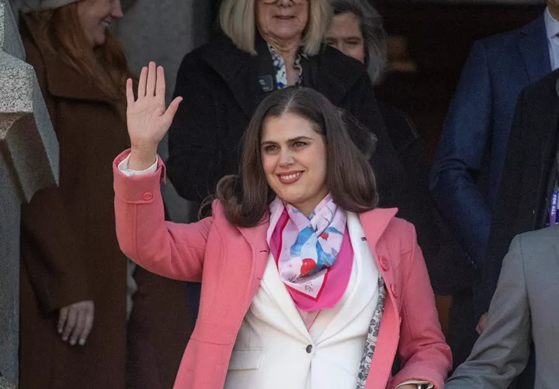 Image: Woman waves at crowd