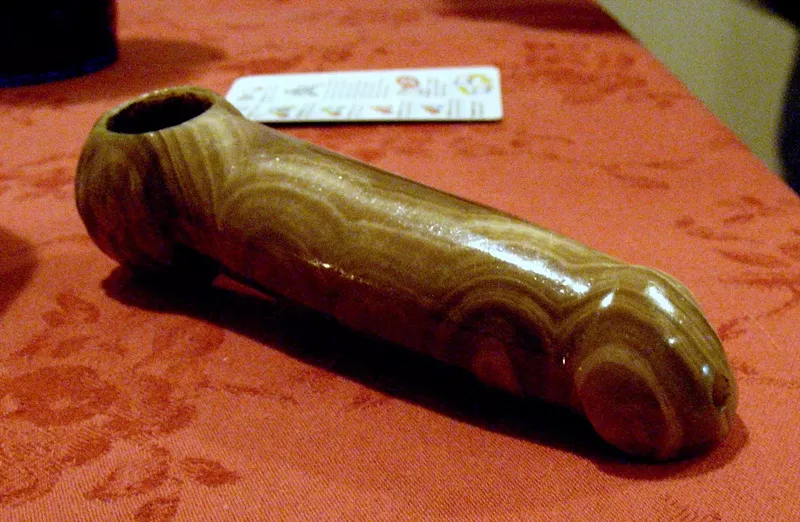 Image: A pipe shaped like a penis