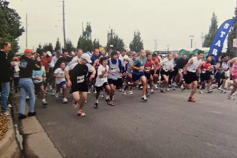 Image: Runners start at the El Grito race in 2009.