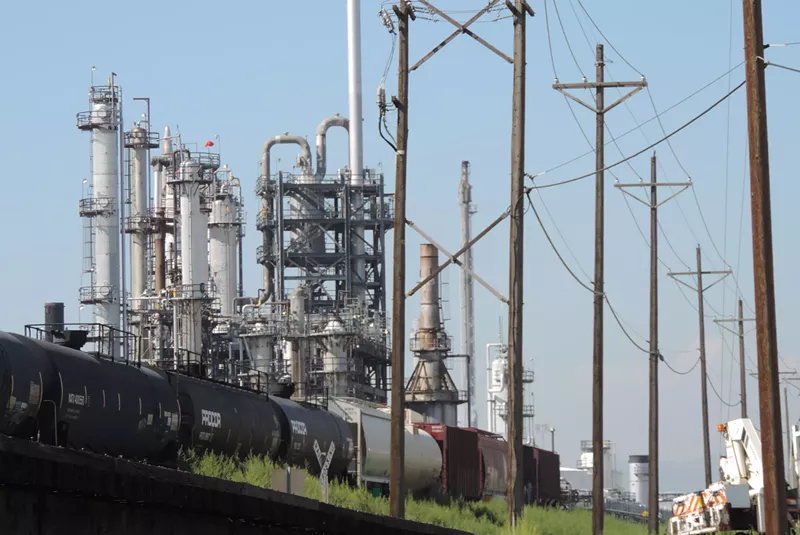 Image: The Suncor oil refiniery causing problems in Colorado.