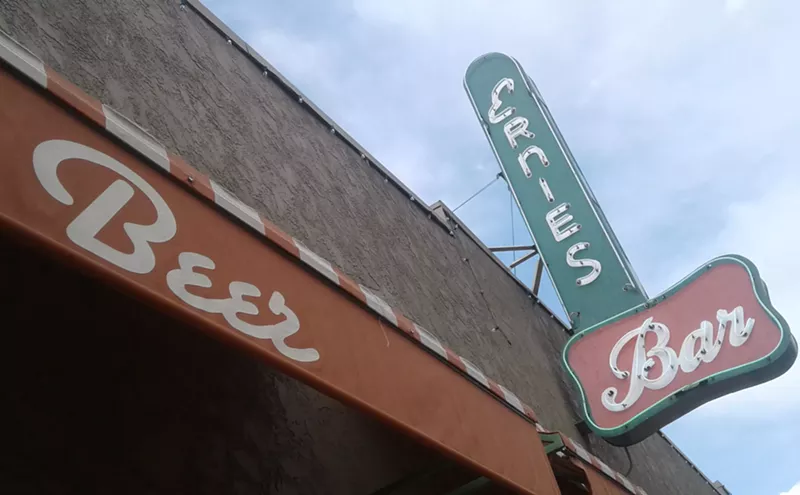 Image: Ernie's Bar and Pizza Captures a Slice of Sunnyside History