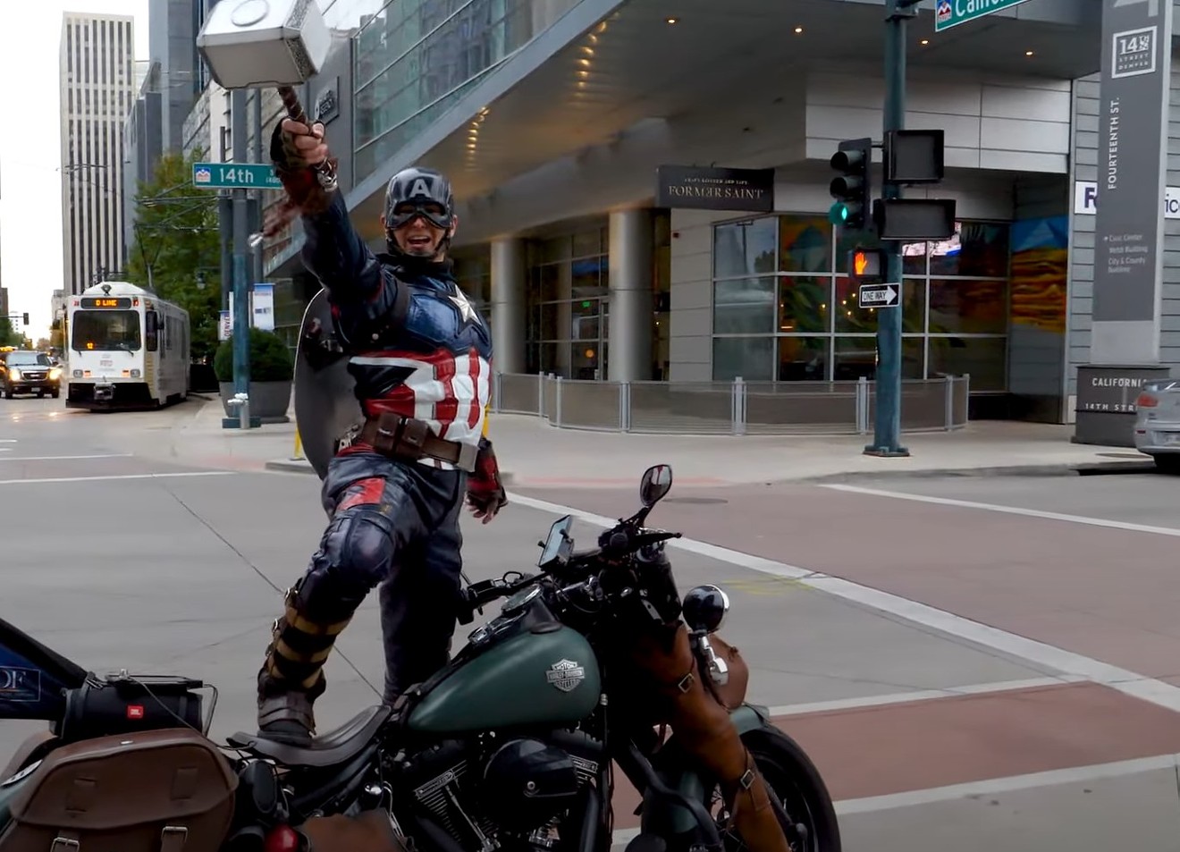 Captain America salutes FAN EXPO Denver