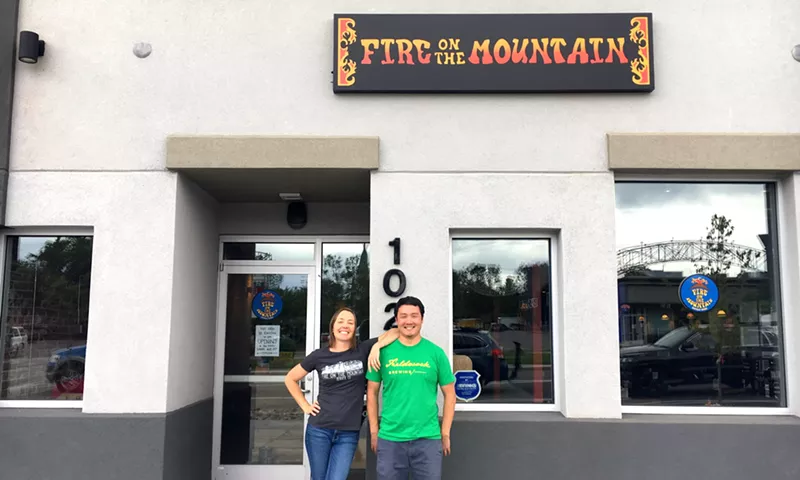 Image: Andrea West and Craig Oberlink are excited to serve chicken wings in Washington Park West.