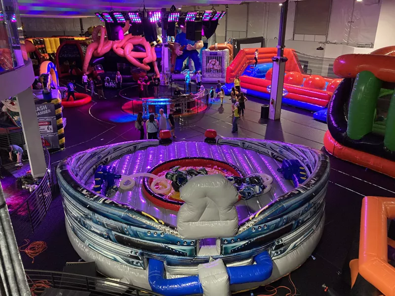 Image: inflatable bounce houses