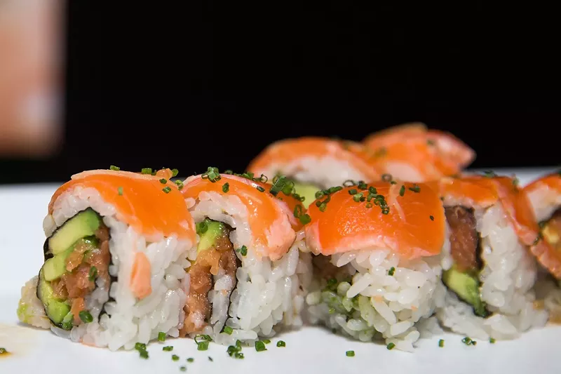 Image: sushi roll