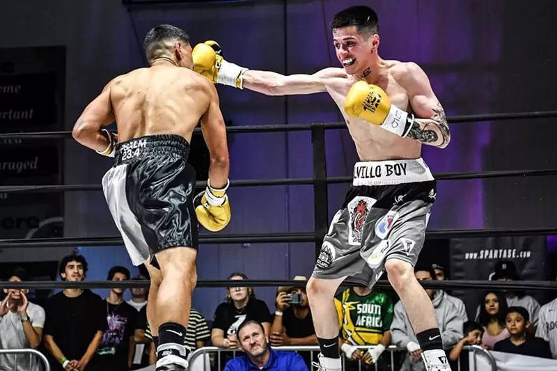 Image: Two men box.