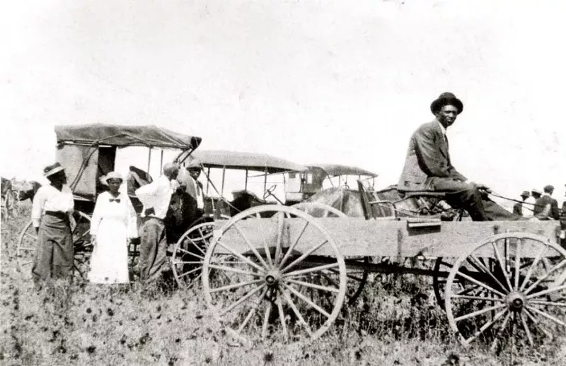 Image: A community outing in Dearfield a century ago.
