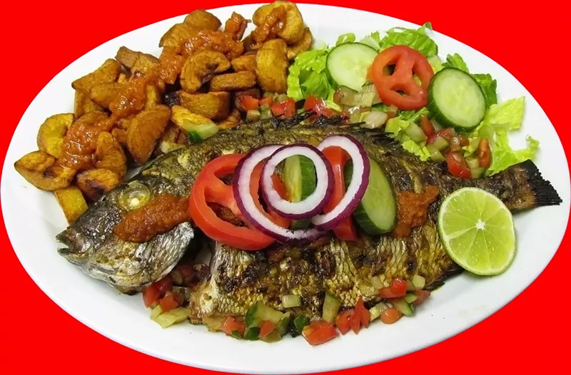 Image: fried fish and plantains on a platter