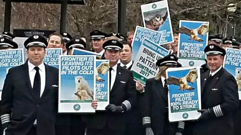 Image: Frontier pilots at a December 2017 protest in Denver.
