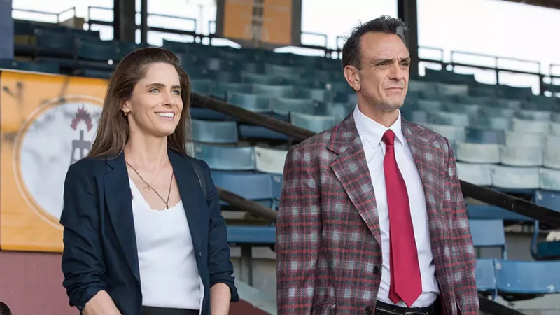 Image: Last antiheroes standing: Amanda Peet and Hank Azaria