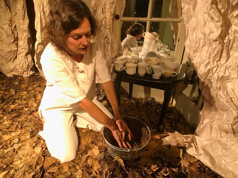 Image: Julie Rada cycles through the Elisabeth Kübler-Ross’s five stages of grief in Memento Mori.