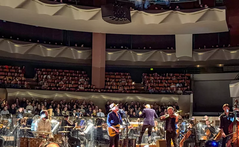 Image: Gregory Alan Isakov Allows the Colorado Symphony to Be the Star of His Show
