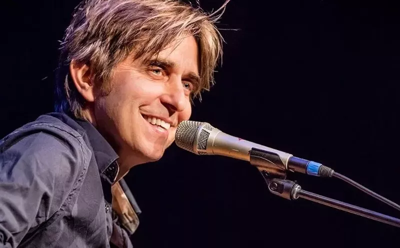 Image: Guitar Virtuoso Eric Johnson Celebrates His Past by Looking to the Future