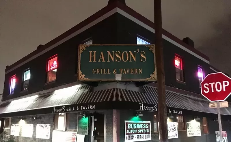 Image: Hanson's Grill & Tavern Keeps Its Neighborhood Aura After Ownership Change