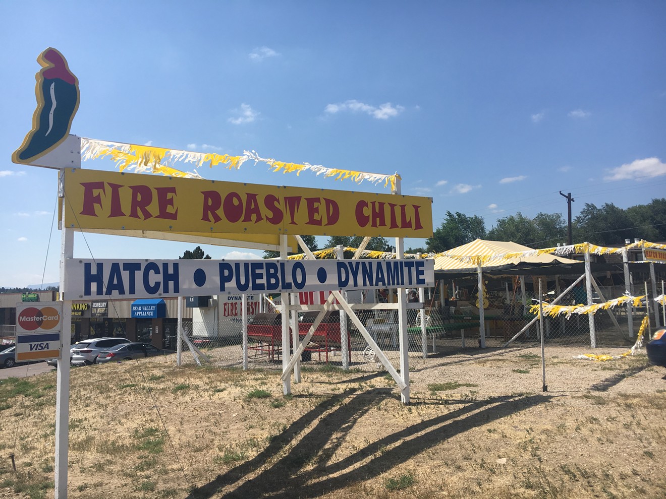 A green chile stand near South Federal Boulevard and West Hampden Avenue sells both Hatch and  Pueblo varieties.
