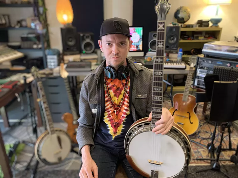 Image: Chris Pandolfi contemplates the possibilities of his strings.