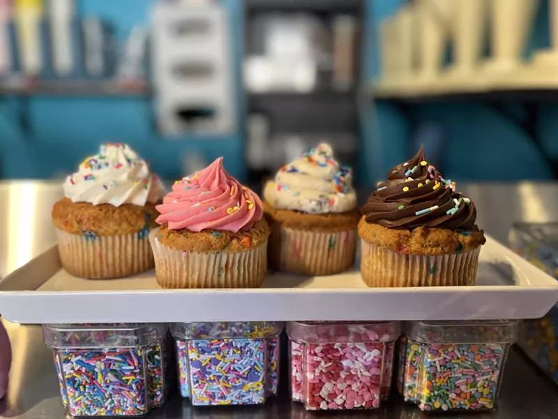 Image: A shelf of cupcakes