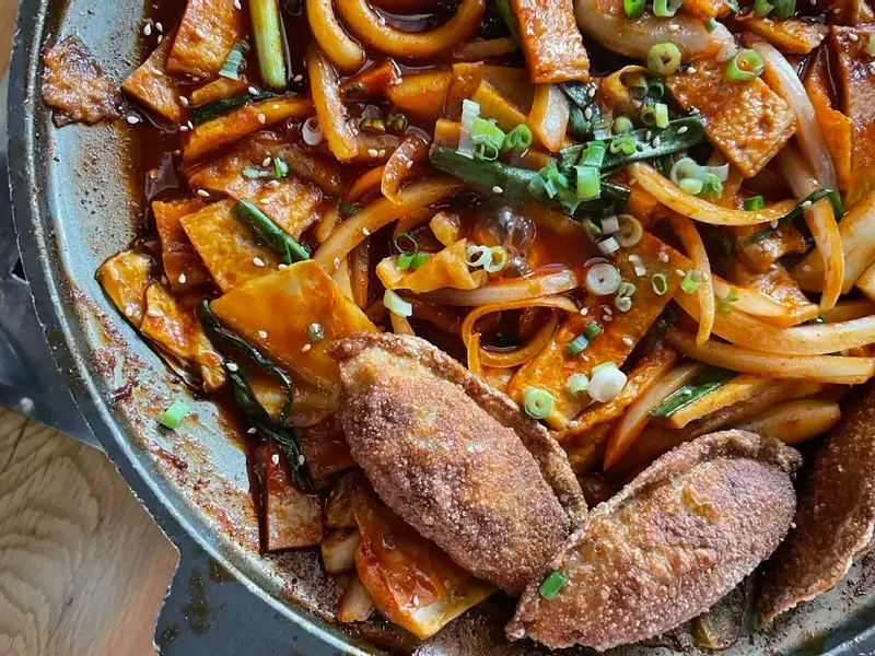 Image: Noodles and meat