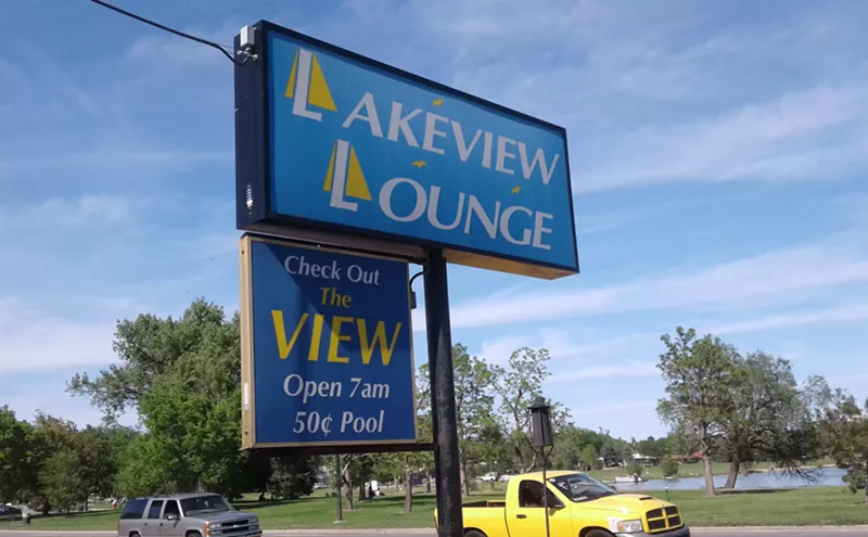 Image: Lakeview Lounge Welcomes the Neighborhood in Tiny Edgewater