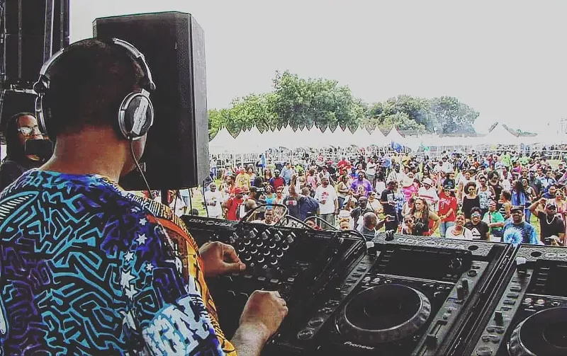 Image: The originator of house music plays for a crowd in Chicago.