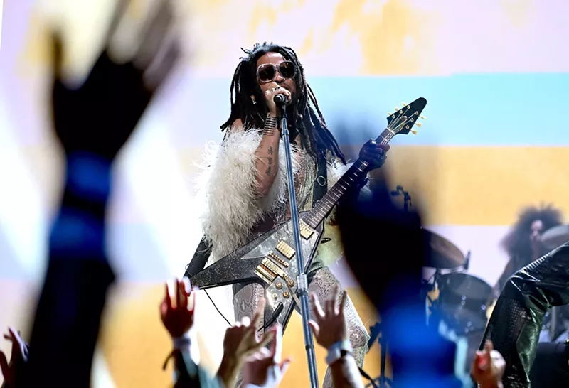 Image: lenny kravitz performing