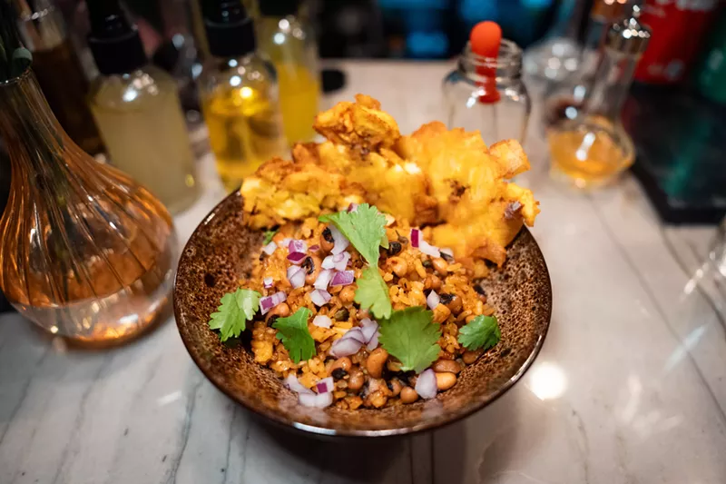 Image: rice garnished with red onions and cilantro