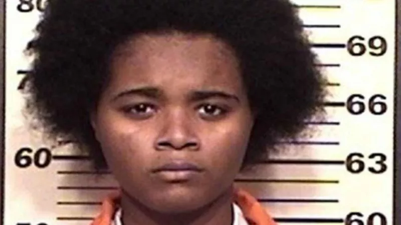 Image: A booking photo of Lindsay Saunders-Velez.