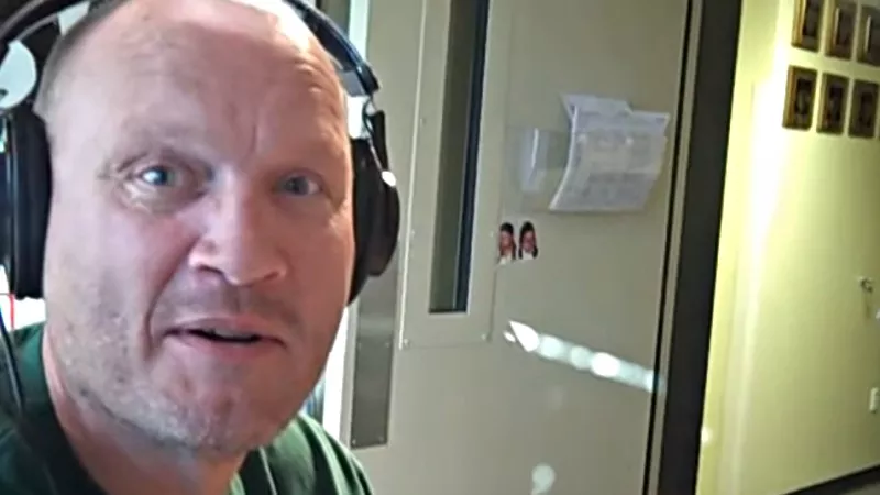 Image: Michael Floorwax on the air at the Fox circa 2009.