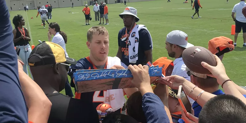 Image: New quarterback Case Keenum was a popular attraction among autograph-seekers.