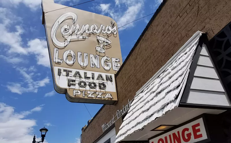 Image: Neighborhood Bars: Gennaro's Stays True on a Changing South Broadway